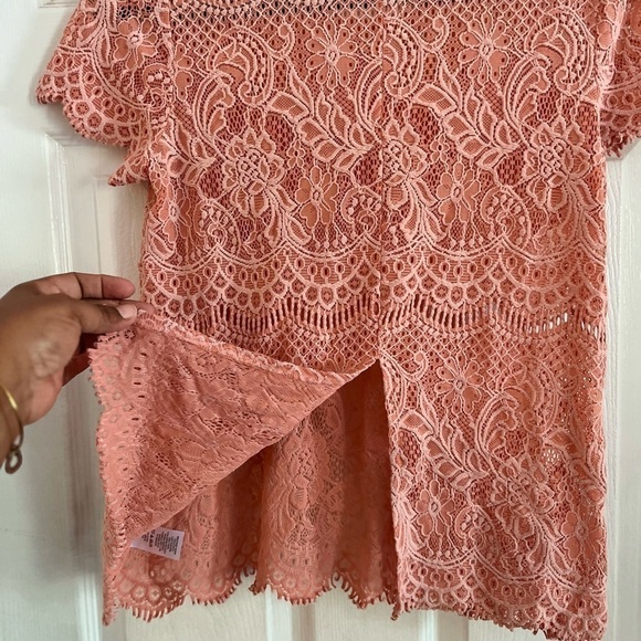 Maurice’s Blouse Medium Paisley Embroidered Lace Pink Back Split 100% Nylon - Picture 5 of 5